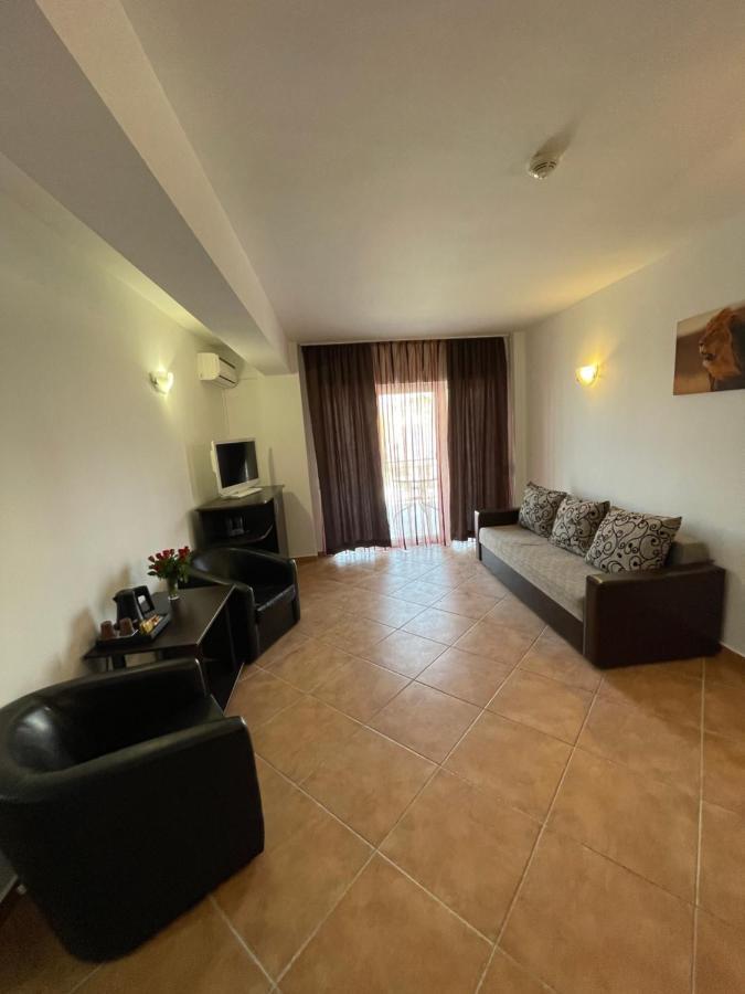 Hotel Ametist Casa Leului Năvodari Esterno foto